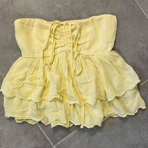 Hollister butter yellow tiered halter babydoll top. Size XXS.